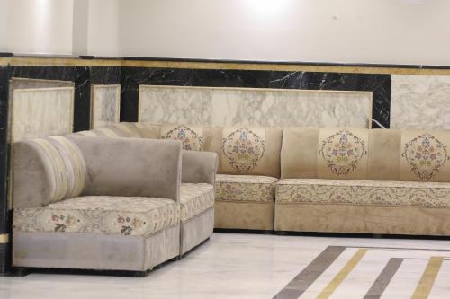Istumisnurk majutusasutuses فندق الرابح AlRabih hotel