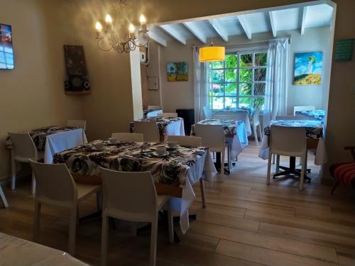 Et opholdsområde på Hostería Costa Bonita