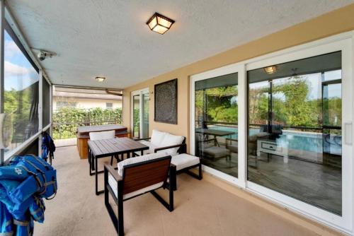 Kolam renang di atau dekat dengan Riverside Villa w Private Pool