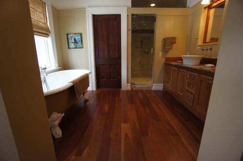 a bathroom with a tub and a sink at Magnificent Hudson River Estate in Coxsackie
