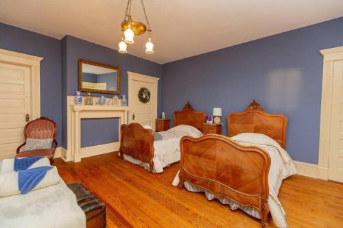 Ένα ή περισσότερα κρεβάτια σε δωμάτιο στο The Bagley House: built in 1911