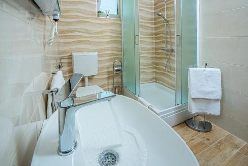 a bathroom with a sink and a shower at Apartment & rooms Vila Toplissa in Varaždinske Toplice