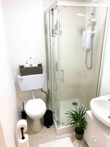 Ένα μπάνιο στο Cozy studio near train station