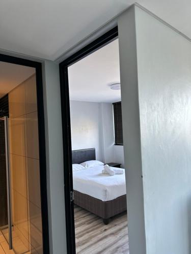 una camera con letto e porta scorrevole in vetro di Sweet Cozy CBD apartment a Windhoek