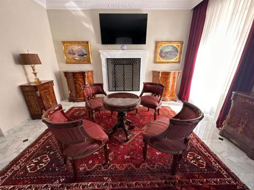a living room with a table and chairs and a television at Wienerwald Residenz in Baden