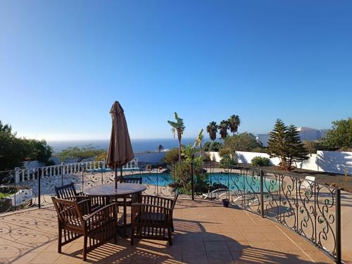 Hồ bơi trong/gần Wonderful country villa with amazing sea view