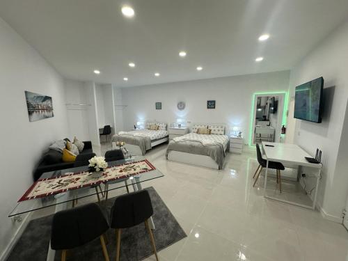 Afbeelding uit fotogalerij van Elegant Spacious Studio Retreat Close to Funchal in Funchal