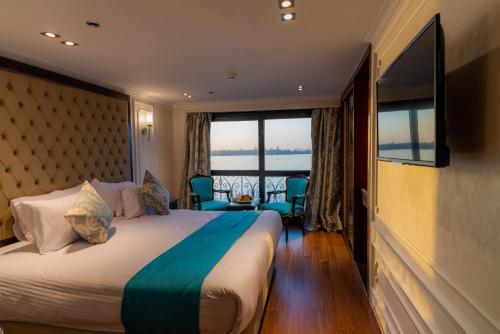 Ένα ή περισσότερα κρεβάτια σε δωμάτιο στο Nile Cruise City and Sea Adonis - Every Thursday from Luxor for 04 or 07 Nights - Every Monday from Aswan for 03 Nights