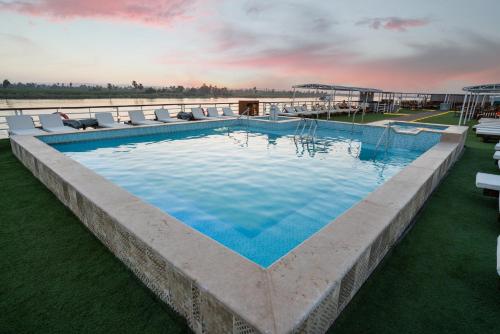 Πισίνα στο ή κοντά στο Nile Cruise City and Sea Adonis - Every Thursday from Luxor for 04 or 07 Nights - Every Monday from Aswan for 03 Nights