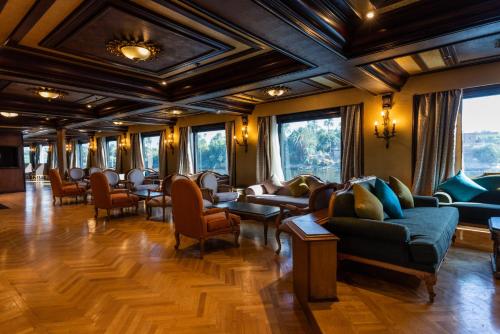 Χώρος καθιστικού στο Nile Cruise City and Sea Adonis - Every Thursday from Luxor for 04 or 07 Nights - Every Monday from Aswan for 03 Nights