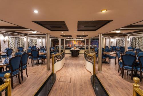 Χώρος καθιστικού στο Nile Cruise City and Sea Adonis - Every Thursday from Luxor for 04 or 07 Nights - Every Monday from Aswan for 03 Nights