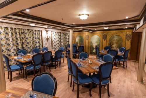 Χώρος καθιστικού στο Nile Cruise City and Sea Adonis - Every Thursday from Luxor for 04 or 07 Nights - Every Monday from Aswan for 03 Nights