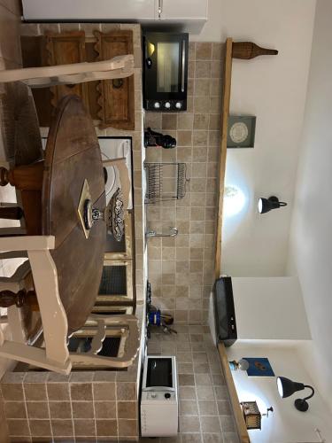 a small kitchen with a sink in a room at A casa di maria in Figari