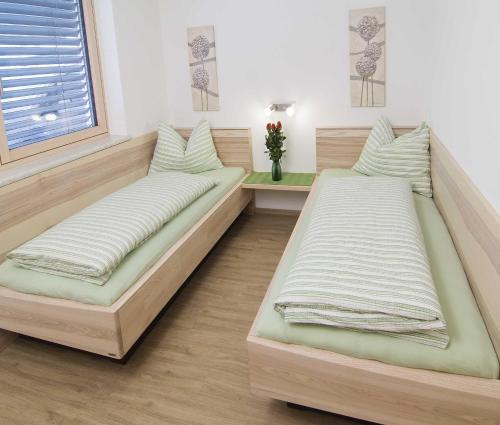 two beds sitting in a room with a window at Appartement Gertraud in Westendorf