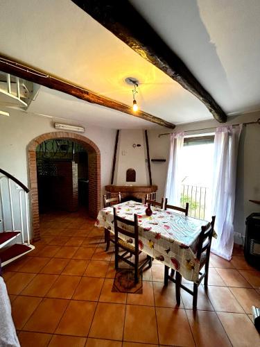 a dining room with a table and chairs at La casa del Nonno in Altavilla Irpina