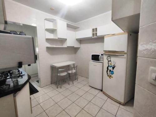 Een keuken of kitchenette bij Apartamento em Torres