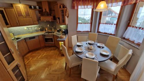a dining room with a table and chairs in a kitchen at Rekreační chalupa Pištín in Pištín