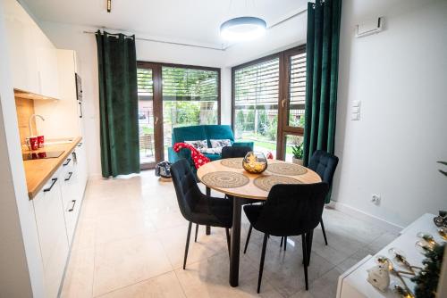 a kitchen and dining room with a table and chairs at Apartamenty Belni Hel Edyta i Maciej Wolak in Hel