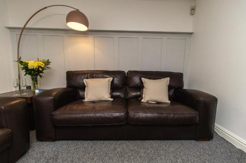 Un lugar para sentarse en DWELLCOME HOME Ltd Spacious 3 Double Bedroom Boldon Townhouse - see our site for assurance