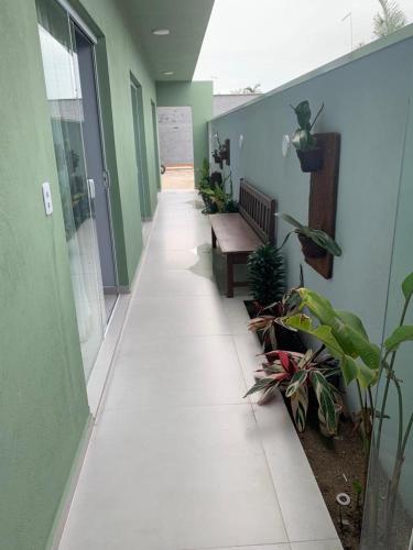 Taman di luar casa dos Mendes
