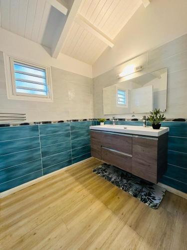a large bathroom with a sink and a mirror at Demeure vue mer avec piscine privée in Petit-Bourg