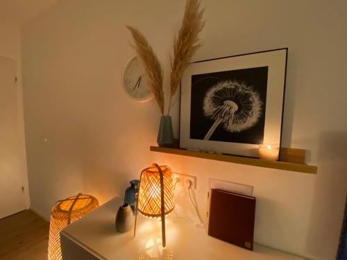 a room with a table with a lamp and a picture at MySchluchseehome Gemütliche Ferienwohnung mit Südbalkon und Pool im Haus in Schluchsee