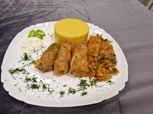 ホテルの敷地内または近くでの食事または食べ物