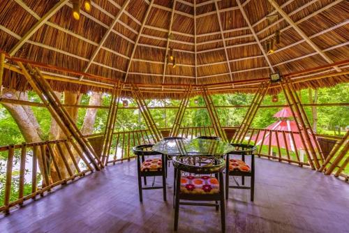 Parveke tai terassi majoituspaikassa Chitra Resort