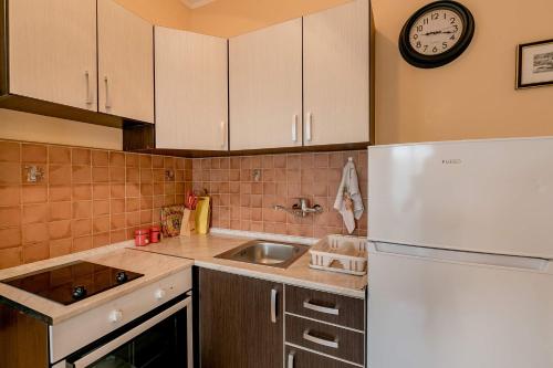 Apartments Gudeljにあるキッチンまたは簡易キッチン