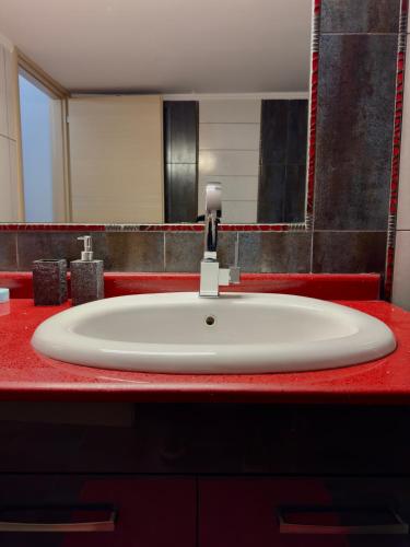 Ένα μπάνιο στο Luxury Apartment in the center