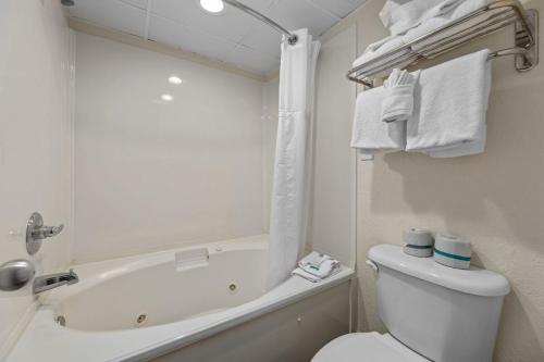 a bathroom with a toilet and a bath tub at Oceanfront 1BR, Downtown, 4ppl in Myrtle Beach