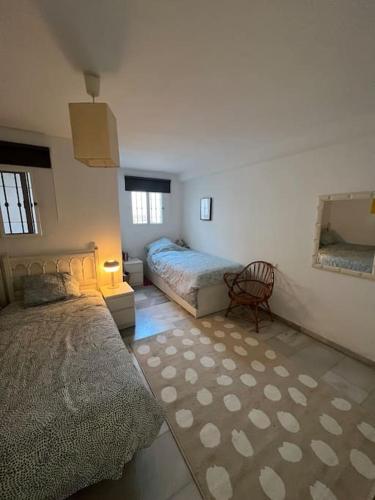 Beautiful views, pool & just 10min to the beach