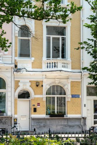 a brick building with a white door and windows at Museum Suites in Antwerp