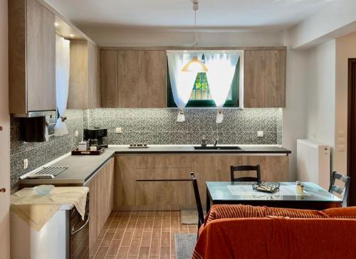 Η κουζίνα ή μικρή κουζίνα στο Stone House - Bike Friendly Home