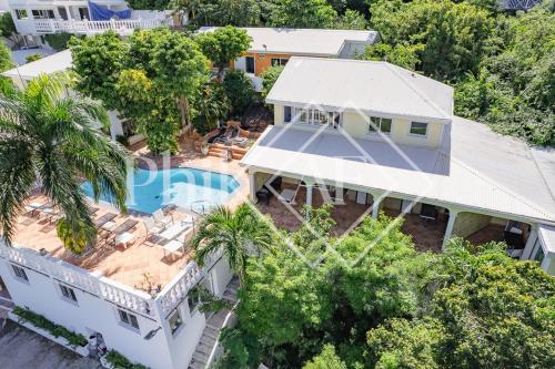 Πισίνα στο ή κοντά στο Exceptional 6 bed-rooms Villa at Anse Marcel