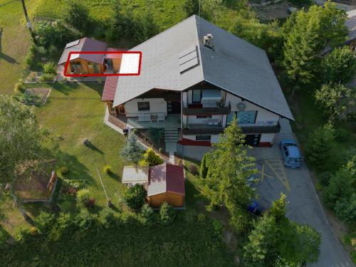 an overhead view of a house with a yard at Lookout Resort tiny houses in Rovte
