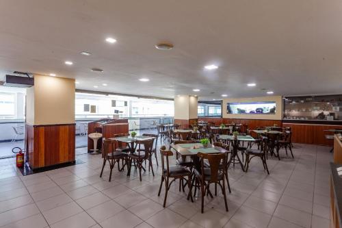 Nhà hàng/khu ăn uống khác tại Suíte PÉ NA AREIA com PISCINA, WIFI e ESTACIONAMENTO em PONTA NEGRA