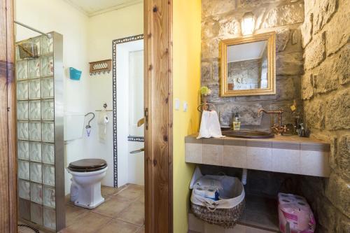 Bilik mandi di Casa dos Platanos-Family Home