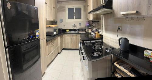 Кухня или кухненски бокс в luxury Apartment - Smouha