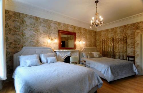 Katil atau katil-katil dalam bilik di Manoir Sainte Genevieve