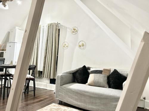 Gundulph house – Photos 2