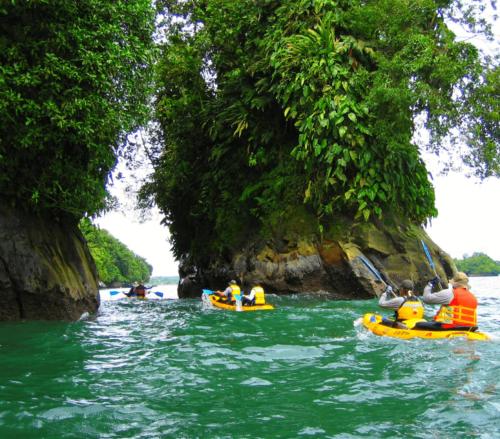 a group of people in kayaks on the river at Edificio Regata INN in Buenaventura