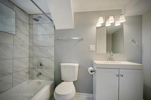 Gallery image of Cozy Old Chicago in Evanston
