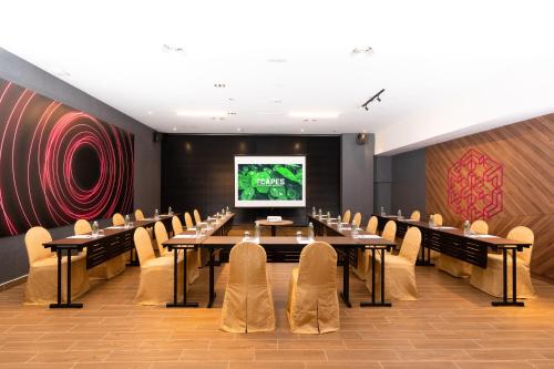 Zona business o sala de conferencias en SCAPES Hotel