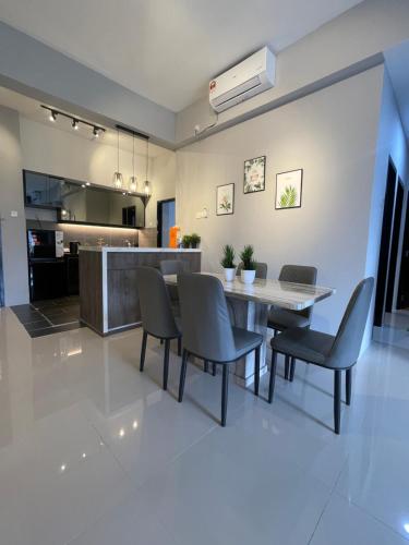 a kitchen and dining room with a table and chairs at IPOH TAMBUN THE COVE Your Ultimate Relaxation Getaway777 -3 BED ROOM -NO PETS ALLOW in Ipoh