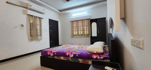a small bedroom with a bed in a room at 'Marari Johns Homestay' Mararikulam, Alappuzha in Alleppey