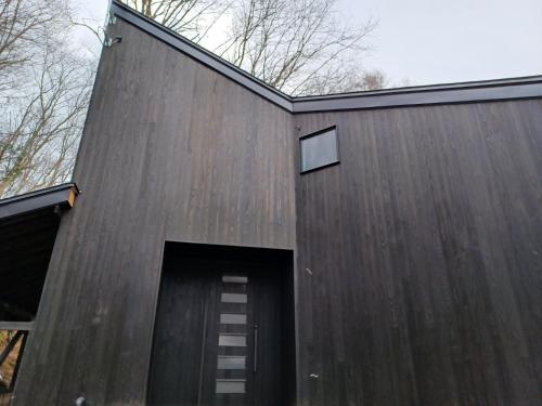 a wooden building with a door and a window at ユニテ蔵王ジョーニダ リゾート in Yamagata