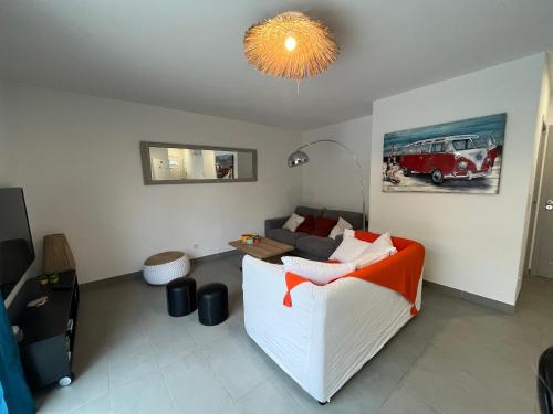 a living room with a white couch and a bed at Villa Orethaga Piscine 10 pers porto Vecchio in Porto-Vecchio