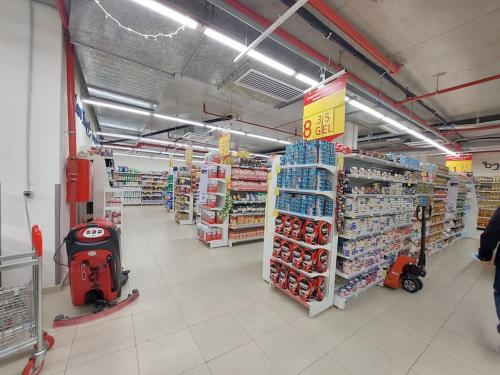Supermercado u otro tipo de tienda en el apartamento o alrededores
