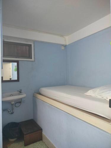 a bedroom with a bunk bed and a sink at wonderful hostel khaosan in Bangkok